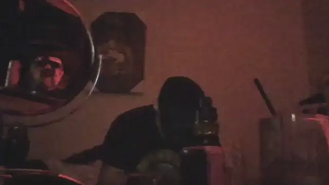 hailzeffn: διαδικτυακό σόου στην κάμερα