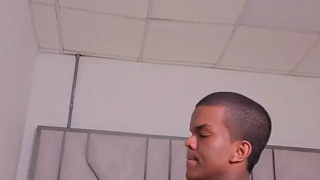 CHARLIE_WALKERR: онлайн-секс-чат