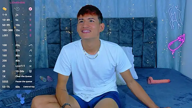 NicolasTorrez Show in webcam