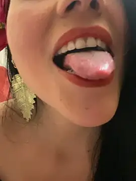 Miaswwe 现场XXX聊天