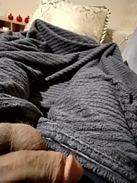 milf_hunter_35 Show in webcam