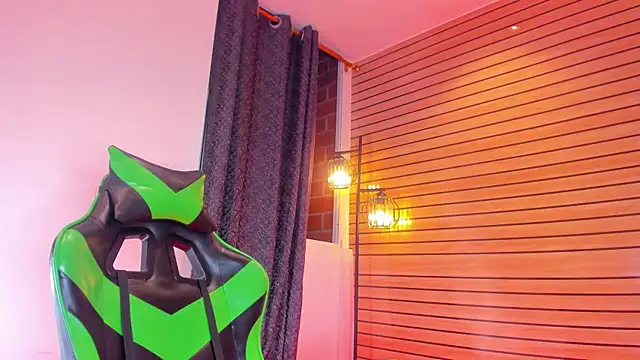 SweetLittleQueenBat's Live XXX Chat