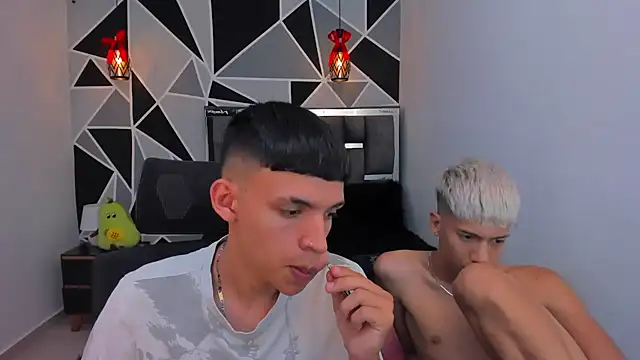 Juan_Nd_Steven Live XXX-Chat