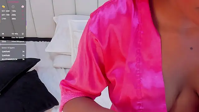 Show modela Megan_Brunette2 na web-kameri