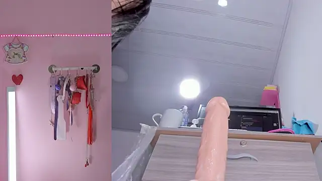 emily_foxxxiiのウェブカメラショー