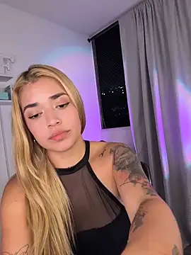 Chatroom XXX en direct de JoselinFlower_