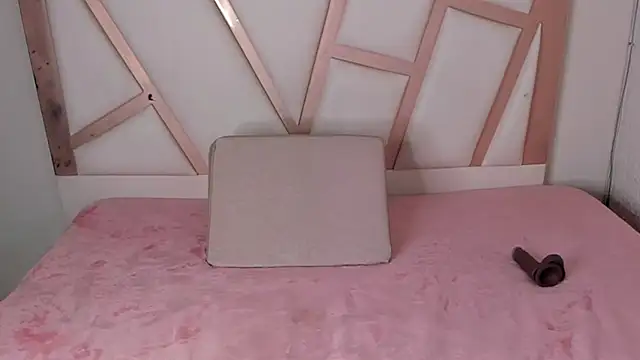 Chatroom XXX en direct de PaulinaBelushi