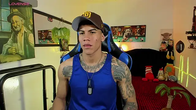 Damian_latinxxx Show in webcam