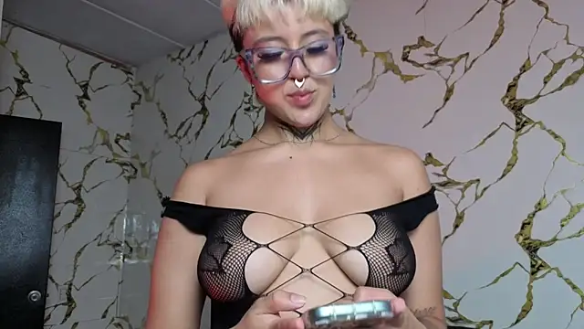 Rebeka-baker Adlı Modelin Canlı XXX Sohbeti