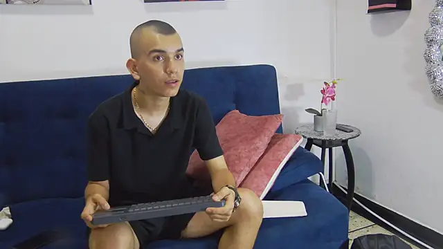 Rowan_Cley Webcam-Show