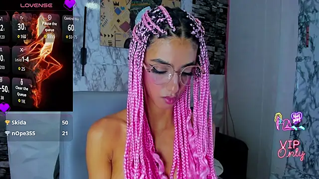 XXX chat uživo modela Queen_Cuarxxo