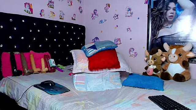 ShantalTsFox's Live XXX Chat