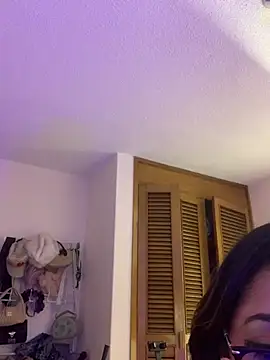 LilithMonette: διαδικτυακό σόου στην κάμερα