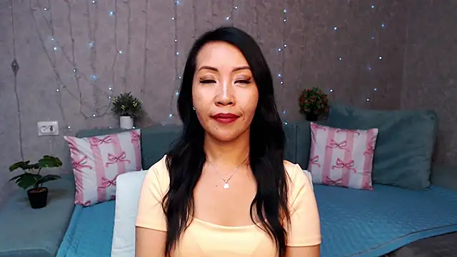 LiaPak's Live XXX Chat