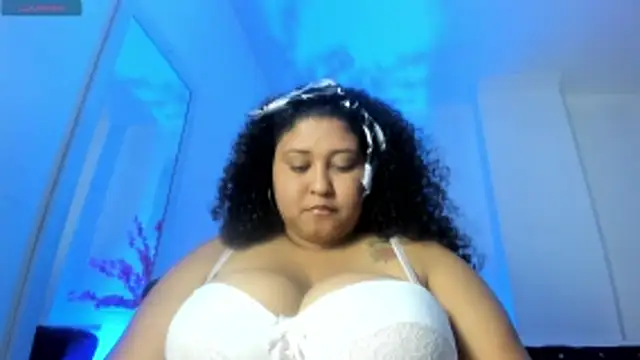 Chat XXX en directo de Ayliinn_