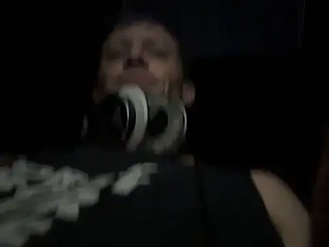 แชท XXX สดของ trash4cash