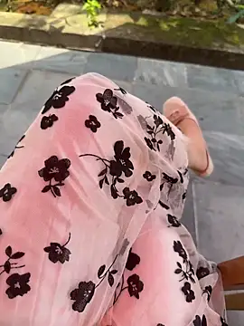 Chat XXX en directo de Meii-meyy