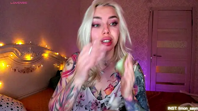 LillyMoure_'s Live XXX Chat