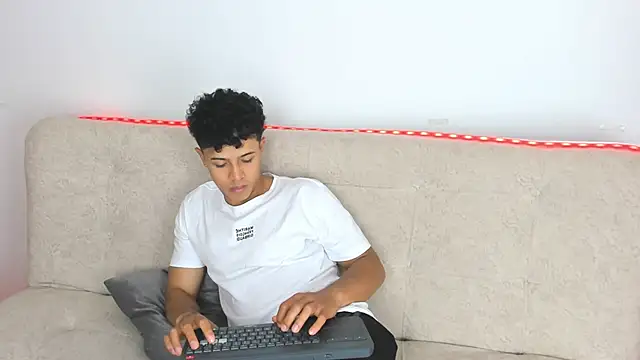 _Alex_Colton: διαδικτυακό σόου στην κάμερα