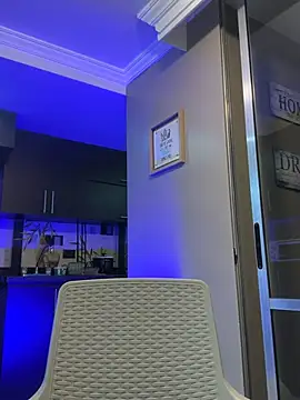 Mau_White Chat XXX in diretta