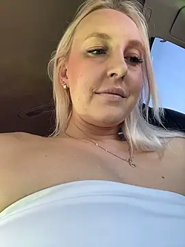 XXX chat uživo modela MerlinDave