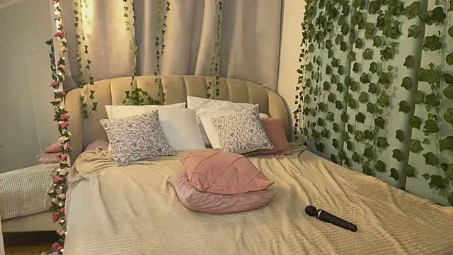 Love_is_Lola Pertunjukan Webcam