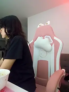 XXX chat uživo modela azumiichan