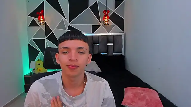 Juan_Nd_Steven Chat XXX live