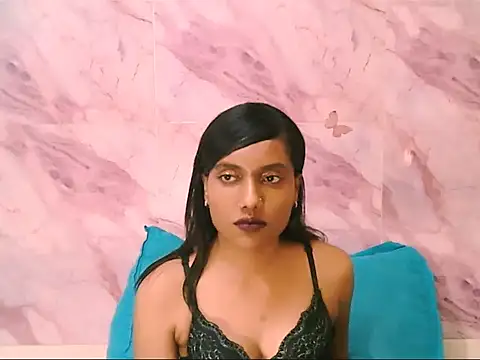 IndianSkies Adlı Modelin Canlı XXX Sohbeti