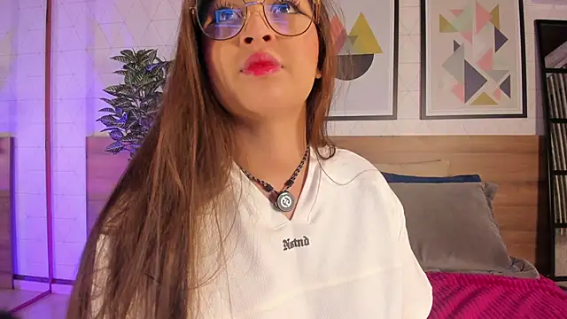 MiaKay1 élő XXX-chatje