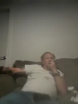 yourMasterisBored élő XXX-chatje