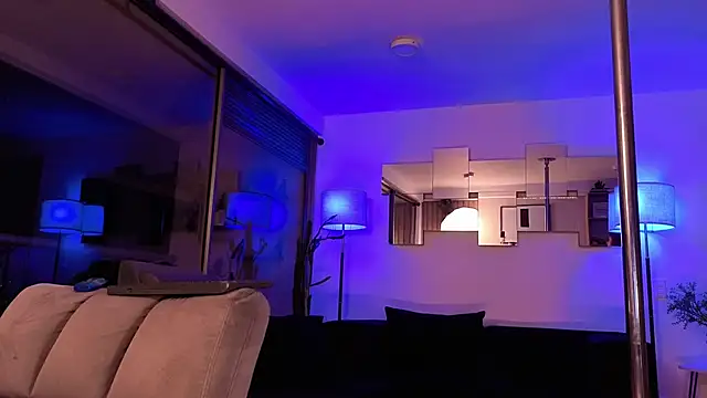 mandi4pole_ Live XXX-Chat