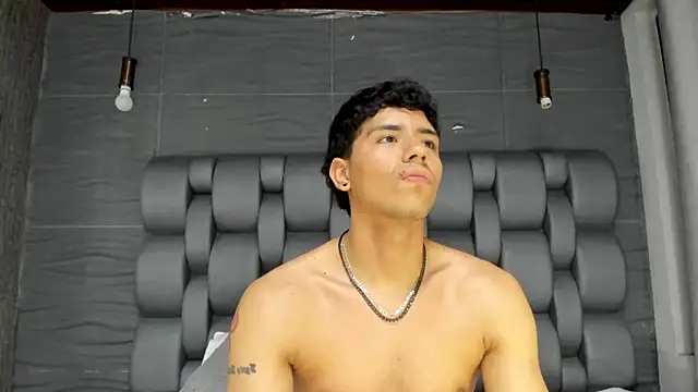 Show modela Tobias_Vega na web-kameri