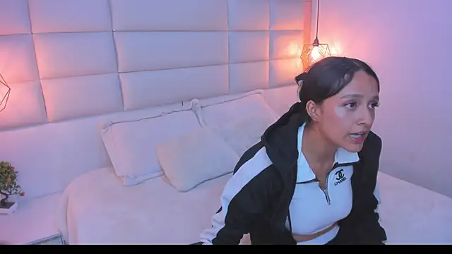 Salome_Smitth_1 Adlı Modelin Canlı XXX Sohbeti