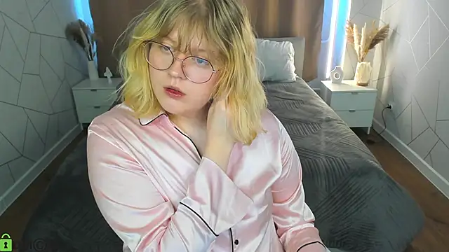 luna_c0ra Adlı Modelin Canlı XXX Sohbeti