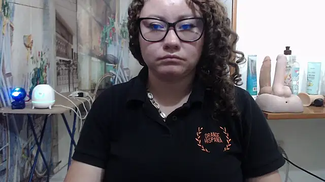 curly_greeneyed Adlı Modelin Canlı XXX Sohbeti