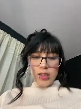 luna_sunflower__ Adlı Modelin Canlı XXX Sohbeti