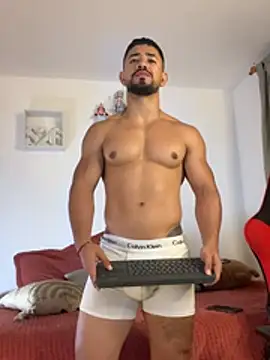 Ezzio_Scolaro Adlı Modelin Canlı XXX Sohbeti