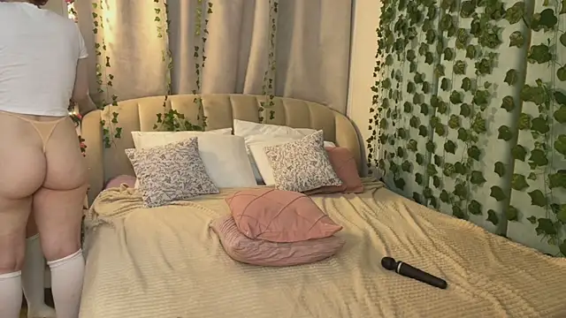 Chat +18 de Love_is_Lola ao vivo