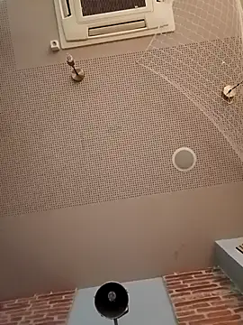 Disfruton34g webcam show