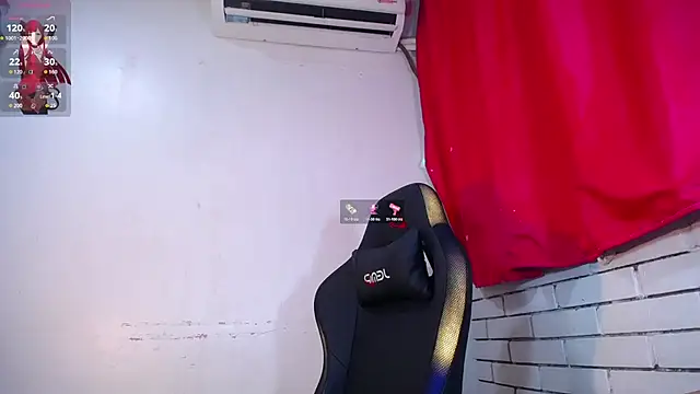 Nikoll_Dirty: διαδικτυακό σόου στην κάμερα