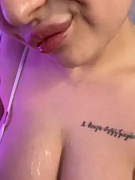 KellyMoors Adlı Modelin Canlı XXX Sohbeti