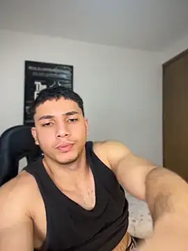 Max_valiant webcam show