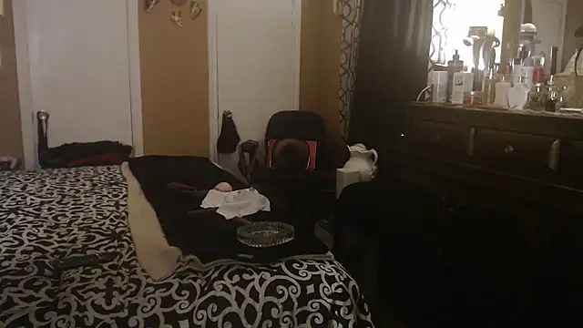 DivatheSnakecharmer 现场XXX聊天