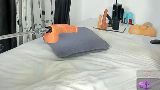 CREAMY_BUBBLEGUM's Live XXX Chat