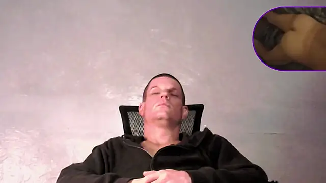 Pertunjukan Kamera Web JockNThirsty