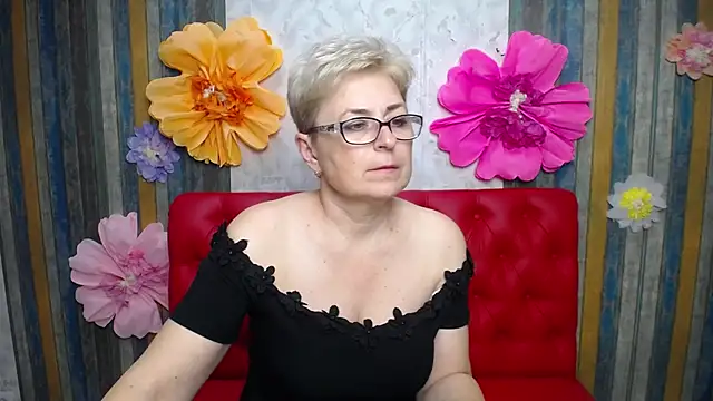 EmiliaGree: онлайн-секс-чат