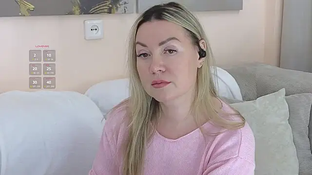 دردشة ElyaMilf الجنسية المباشرة