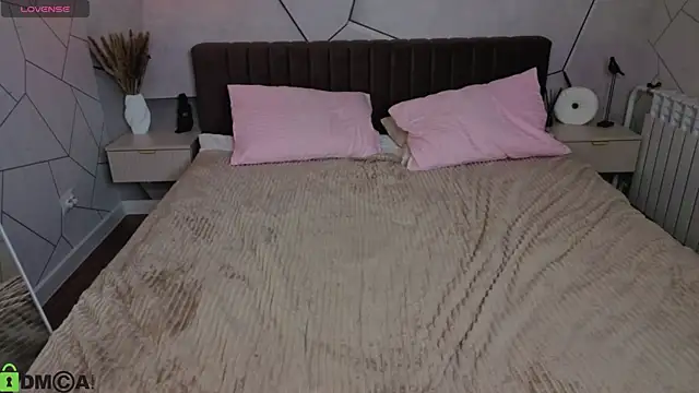 دردشة Crystal-Lace الجنسية المباشرة