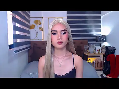 JuicyCockThea Show in webcam